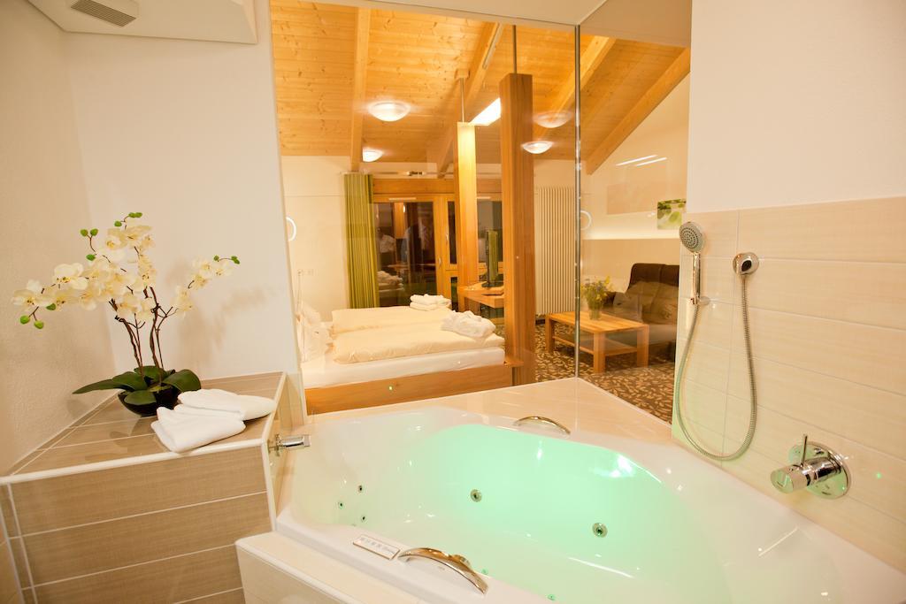 Hotel Und Appartementhof Waldeck Bad Fussing Bagian luar foto