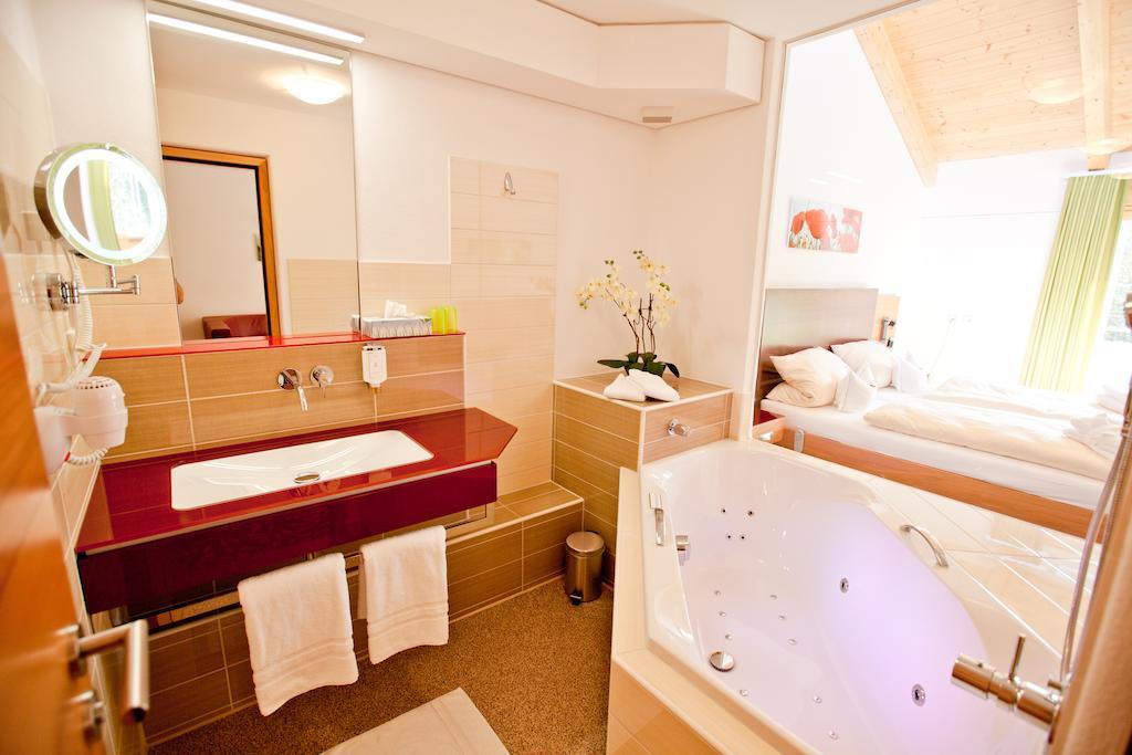 Hotel Und Appartementhof Waldeck Bad Fussing Ruang foto