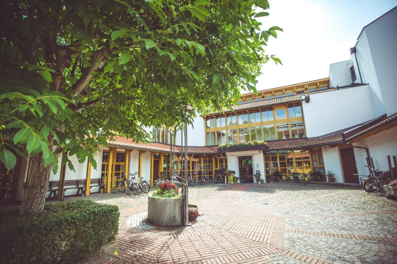 Hotel Und Appartementhof Waldeck Bad Fussing Bagian luar foto